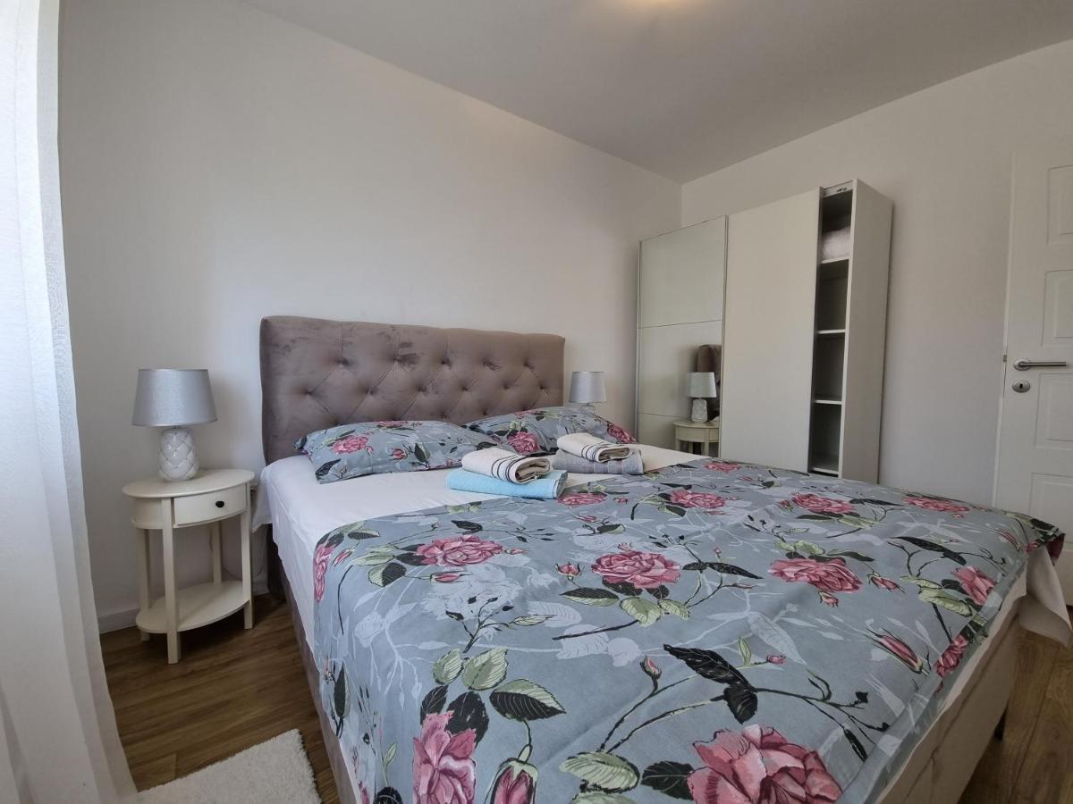 Apartments Manuel Banjol Luaran gambar