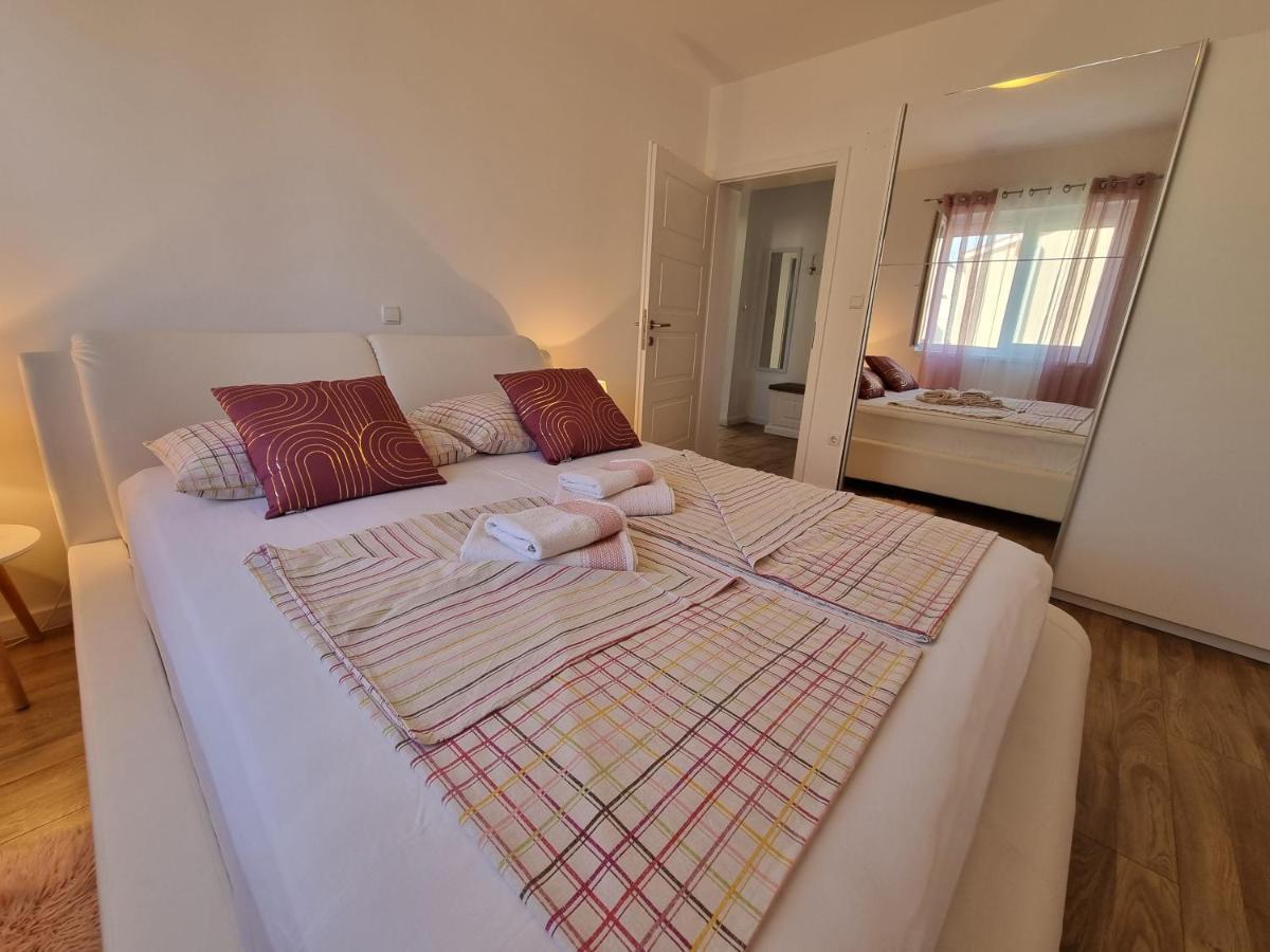 Apartments Manuel Banjol Luaran gambar